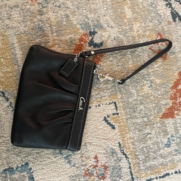 Coach leather wristlet clutch - Picture 2 of 4
